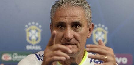 Left or right tite concede coletiva antes do duelo contra a argentina 1478722572830 615x300