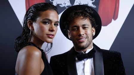 Left or right neymar bruna marquezine 2018 birthday party 04022018 xzydah89llny1ak3xx1xheuuu