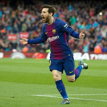 Left or right messi facebook1