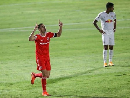 Left or right https wp images.onefootball.com wp content uploads sites 13 2020 10 2020 brasileirao series a red bull bragantino v internacional play behind closed doors amidst the coronavirus covid 19 pandemic 1602206859 1000x7