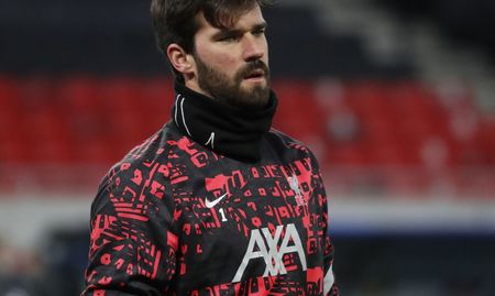 Left or right alisson goleiro