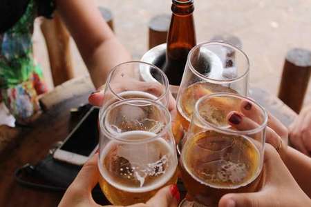 Left or right cerveja brinde bebida alcool bar buteco